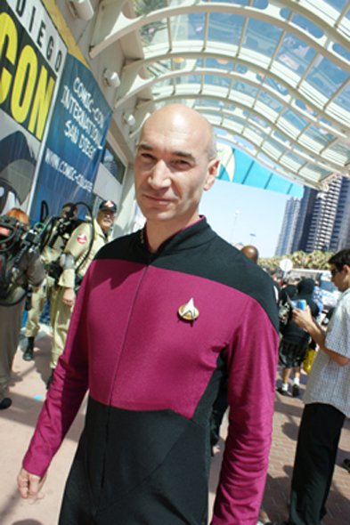 Captain Pickard (Patrick Stewart) from Star Trek did not attend Comic-con 2008, but his look-alike did.