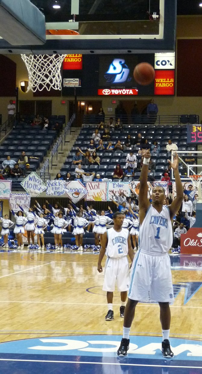 San Diego center Jeremy Tyler attempts a free throw in the second quarter
