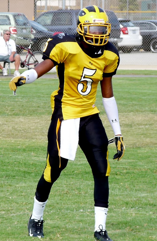 Mission Bay receiver Mahbu Keels at the line of scrimmage