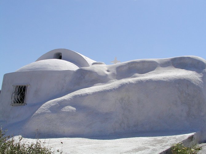 Small church in Mesa Exo Gonia, Santorini, Greece
