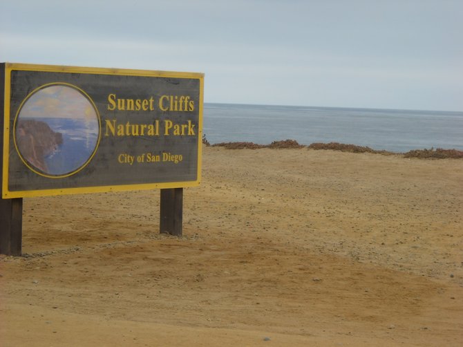 Sign announcing: beautiful views ahead!