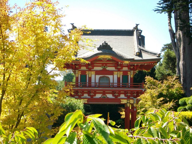 A pagoda inside the Japanese tea garden in San Francisco