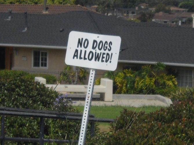 Friendly sign at Point Loma Community Park on Catalina
Blvd.