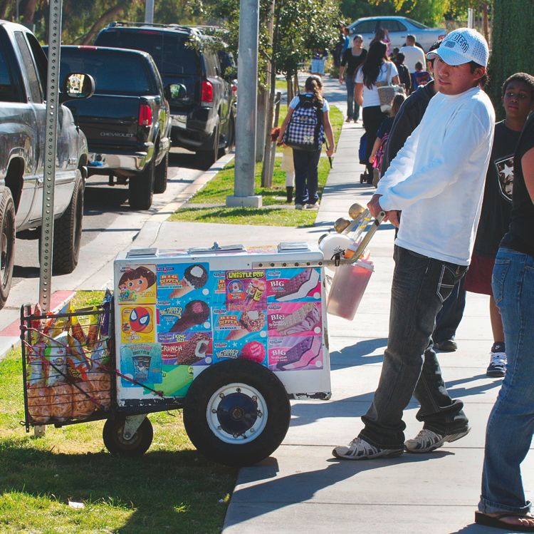 No me queda de otra': San Diego vendor pushes ice cream cart to keep family  afloat - The San Diego Union-Tribune