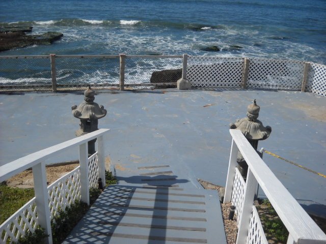 Stepping down to the contested cement patio at the Inn at Sunset Cliffs