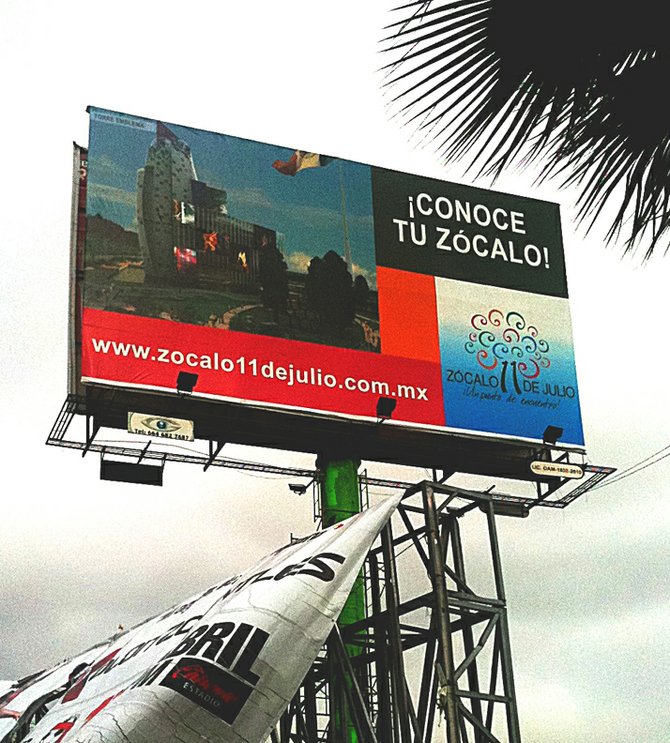 Zócalo billboard: Urges citizens to “get to know” the plaza project