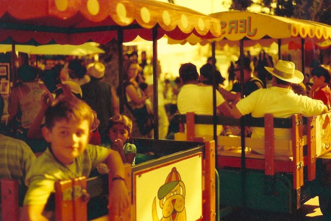 Picture of a children riding a train in a park during festearte Tijuana.