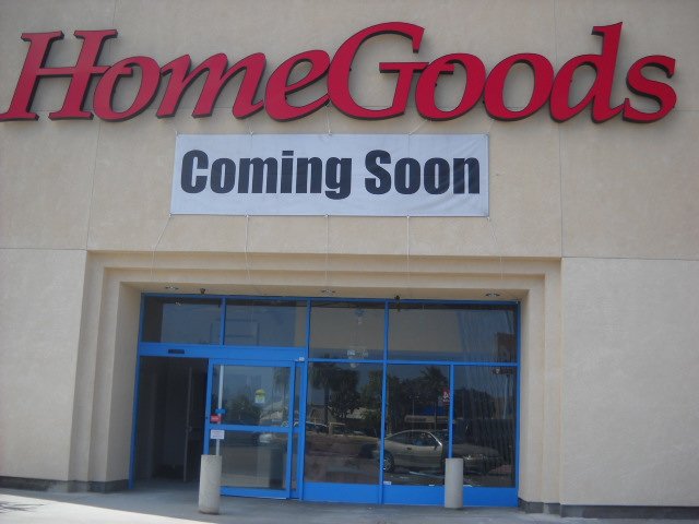 New store coming soon to Loma Shopping Square.
