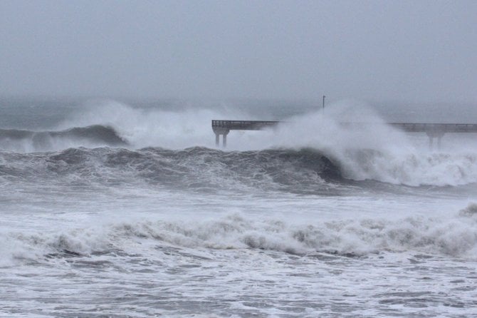 Big waves, Southside, OB Pier.