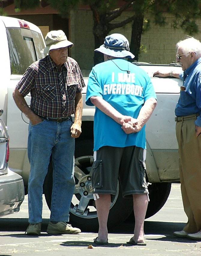 A meeting of minds in the Mira Mesa Mall parking lot. Note the awesome "I Hate Everybody" t-shirt.