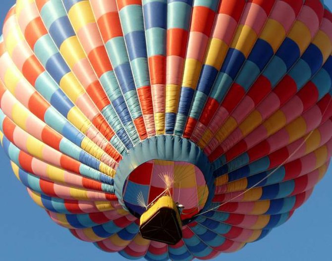 While walking along the lagoon in Solana Beach, I looked up to see a hot air balloon passing right over my head.  It was a colorful sight.