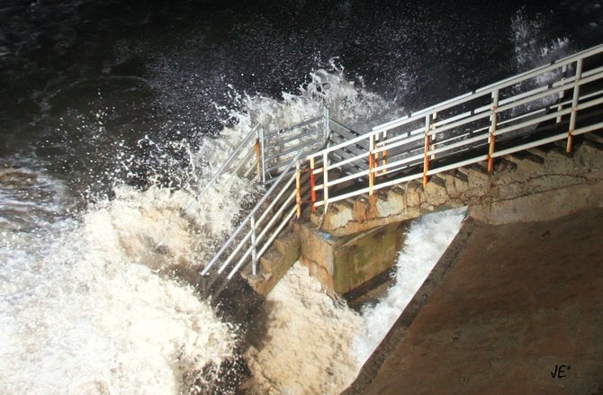 High tide at the stairs to Bermuda Beach.









Ocean Beach, California, USA