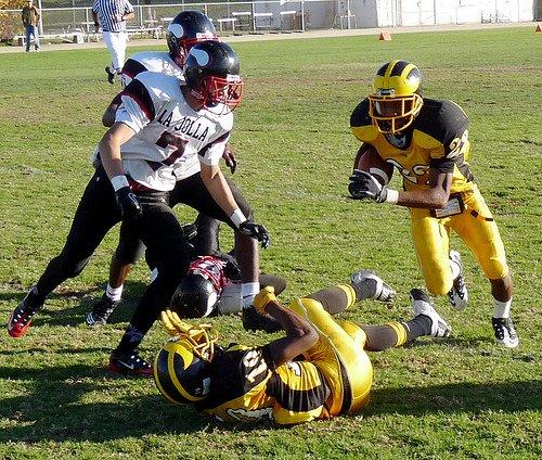 Mission Bay running back Anthony Magee navigates the La Jolla defense and a Buccaneer teammate