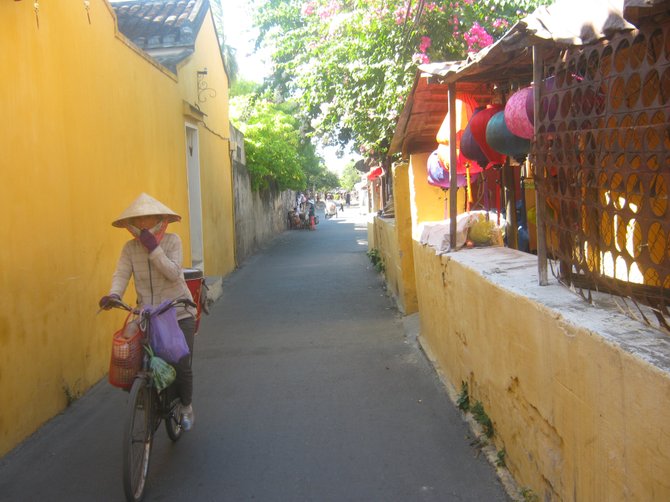 an old city walkway, Hoi An