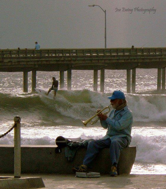 Street musician on the wall.