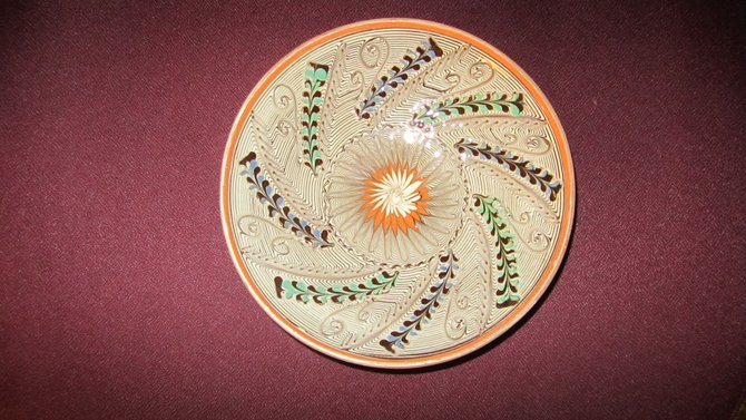 Hand painted plate from Horezu, Romania