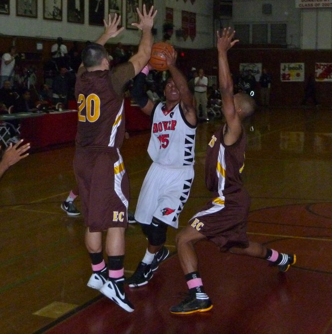 Hoover guard Chris Jones drives to the basket between El Camino guards Travis Pao Pao (20) and Dayton Boddie (15)