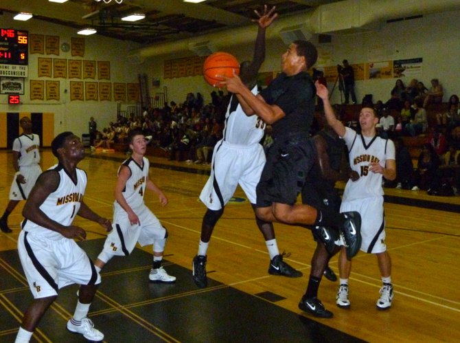 Lincoln guard Keone Spates looks for a teammate in midair between three Mission Bay defenders