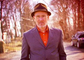 AMSDConcerts stages singer/songsmith Marshall Crenshaw on Thursday.