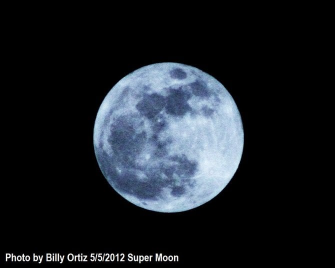 Super Moon on May 5, 2012 
Shot with Canon 2Ti 300 canon zoom lenz