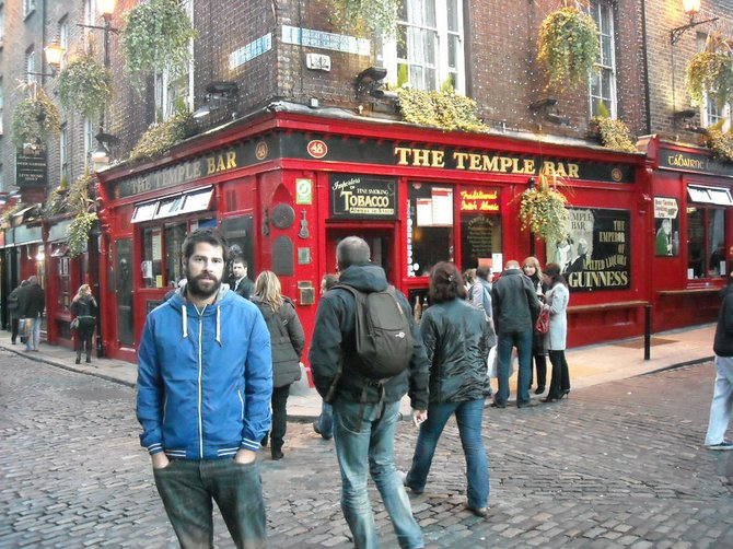 token photo in front of the Temple Bar
