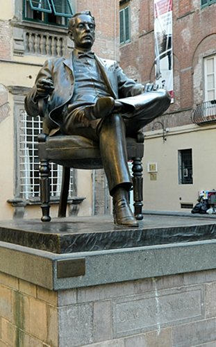 bronze bust of Puccini in a Lucca piazza