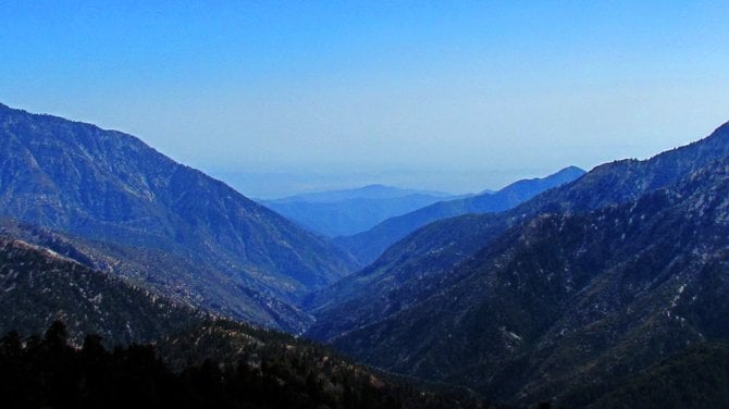 Angeles Crest Highway view on a hazy day.