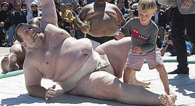 Sumo champ Kelly Gneiting brings genuine kid joy to the dohyō. 