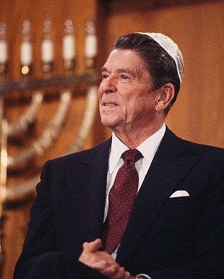Kishmir N. Tuchas Aranald Reagan.