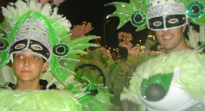 Dressed as Negro D'água dancers for Mangueira's float.