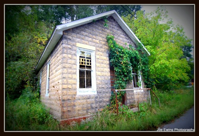 An abandoned post office in a coal miner town.









Daisyville, Pennsylvania