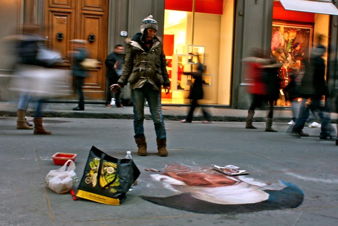 Chalk painter on a busy street in Florence. 