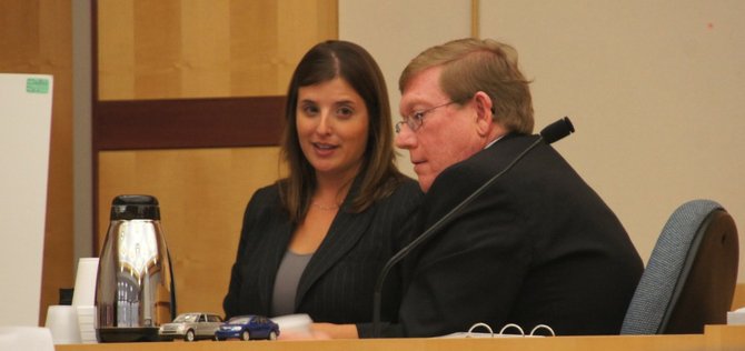 Defense attorney Lindsay Itzhaki and prosecution expert Ed Phillips.  Photo Weatherston.
