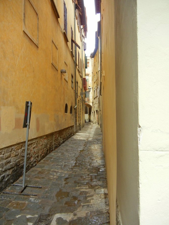 alleyway in Florence