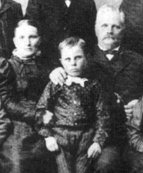 Hannah and Miles Romney with their son Leo, in Mexico around 1891. Hannah: “If anything will make a woman’s heart ache, it is for her husband to take another wife."
