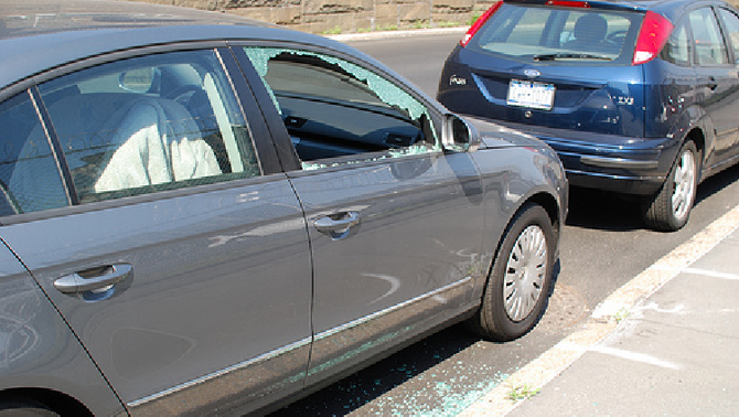  Despite the damage to vehicles, few incidents of property theft are reported.