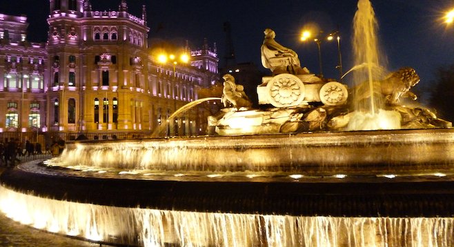 Fuente de las Cibeles in Madrid's city center, aglow at night. 