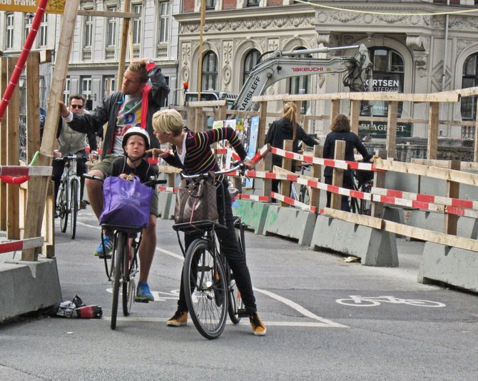 Copenhagen bike family.
