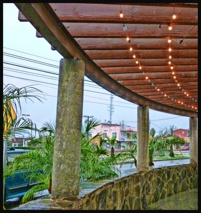 SIPPING COFFEE ON A RAINY DAY IN TIJUANA/Tomando cafe durante un dia lluvioso en Tijuana.