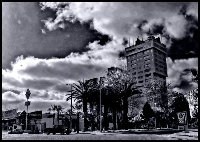 UGLIEST BUILDING IN TIJUANA'S RIVER ZONE/El edificio mas feo en la Zona Rio ,Tijuana.