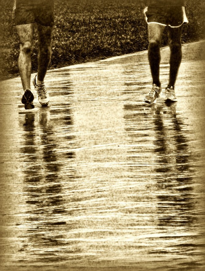 RACEWALKERS'S LEGS IN TIJUANA/Piernas de marchistas en Tijuana