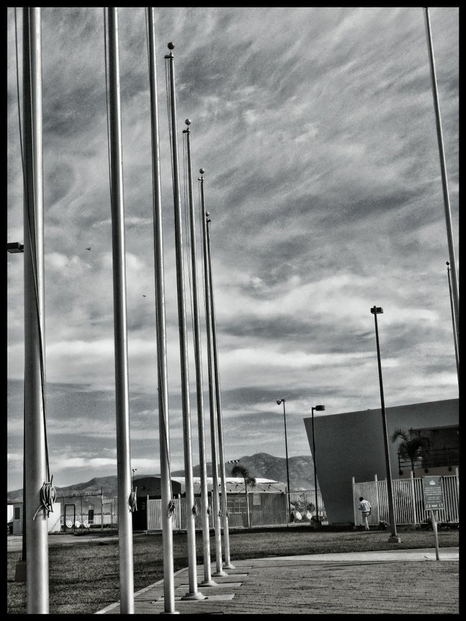 FLAG POLES IN TIJUANA'S HIGH PERFORMANCE SPORTS COMPLEX/Astas bandera en Centro de Alto Rendimiento en Tijuana