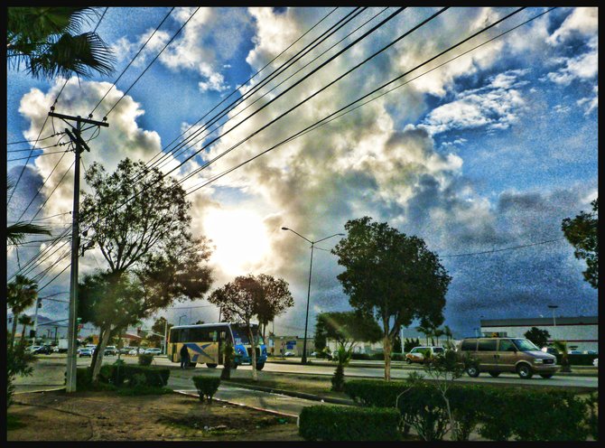 CLOUDY MORNING IN TIJUANA'S CALZADA TECNOLOGICO/Manana con nubes en Calzada Tecnologico en Tijuana