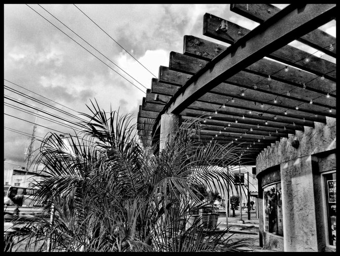 WOOD BEAMS AGAINST CLOUDY SKY IN TIJUANA'S CALZADA TECNOLOGICO/
Vigas de madera con nubes de fondo en Calzada Tecnologico en Tijuana.