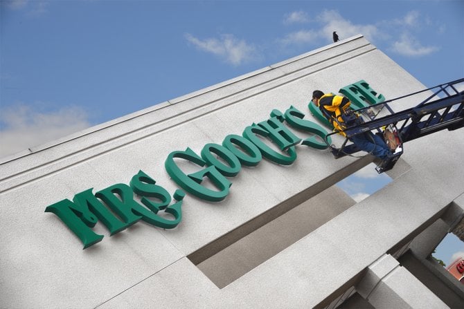 Ms.Gooch's cafe in LaJolla, near UTC gets (new signage) facelift today 3-7-2013 and a CROW perched on the roof is apparently also supervising the job site for final quality control approval. Photograph by Robert Chartier.