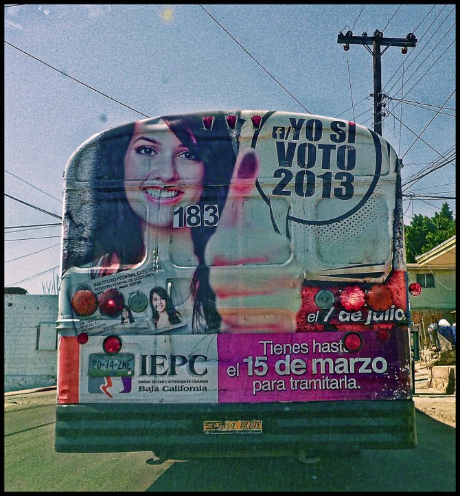 NEIGHBORHOOD PHOTO
BAJA CALIFORNIA
Electoral publicity on a Tijuana bus/Publicidad electoral en  transporte urbano en Tijuana