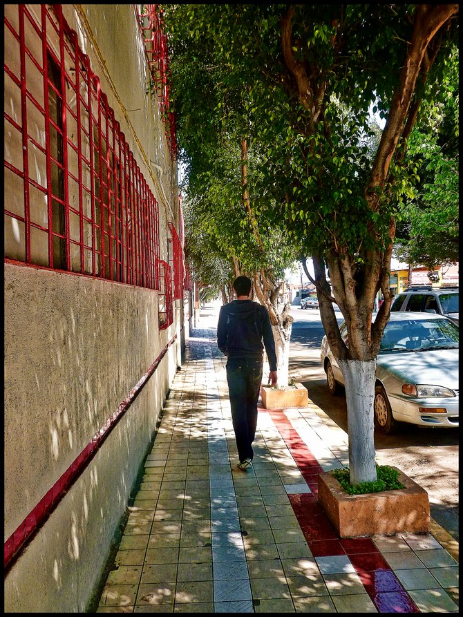Sidewalk near Mentor Mexicano School in Tijuana,Baja California /Banqueta cerca de Colegio Mentor Mexicano en Tijuana,BC.