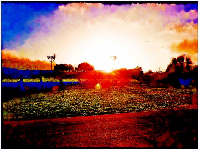 Neighborhood Photos
TIJUANA,BAJA CALIFORNIA
Sunset at Tijuana's CREA Municipal Sports Center/Puesta del sol en Unidad Deportiva CREA en Tijuana.