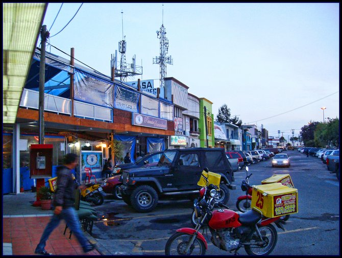 Neighborhood Photos
TIJUANA,BAJA CALIFORNIA
Gastronomic District in Tijuana's Otay Section,it offers from inexpensive street food to sophisticated dinners/Distrito Gastronomico en area de Otay en Tijuana,ofrece desde comida callejera hasta sofisticadas cenas.