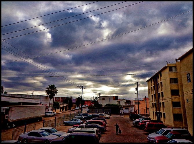 Neighborhood Photos
TIJUANA,BAJA CALIFORNIA
Clouds over Otay´s Section in Tijuana/Nubarrones sobre Otay en Tijuana.